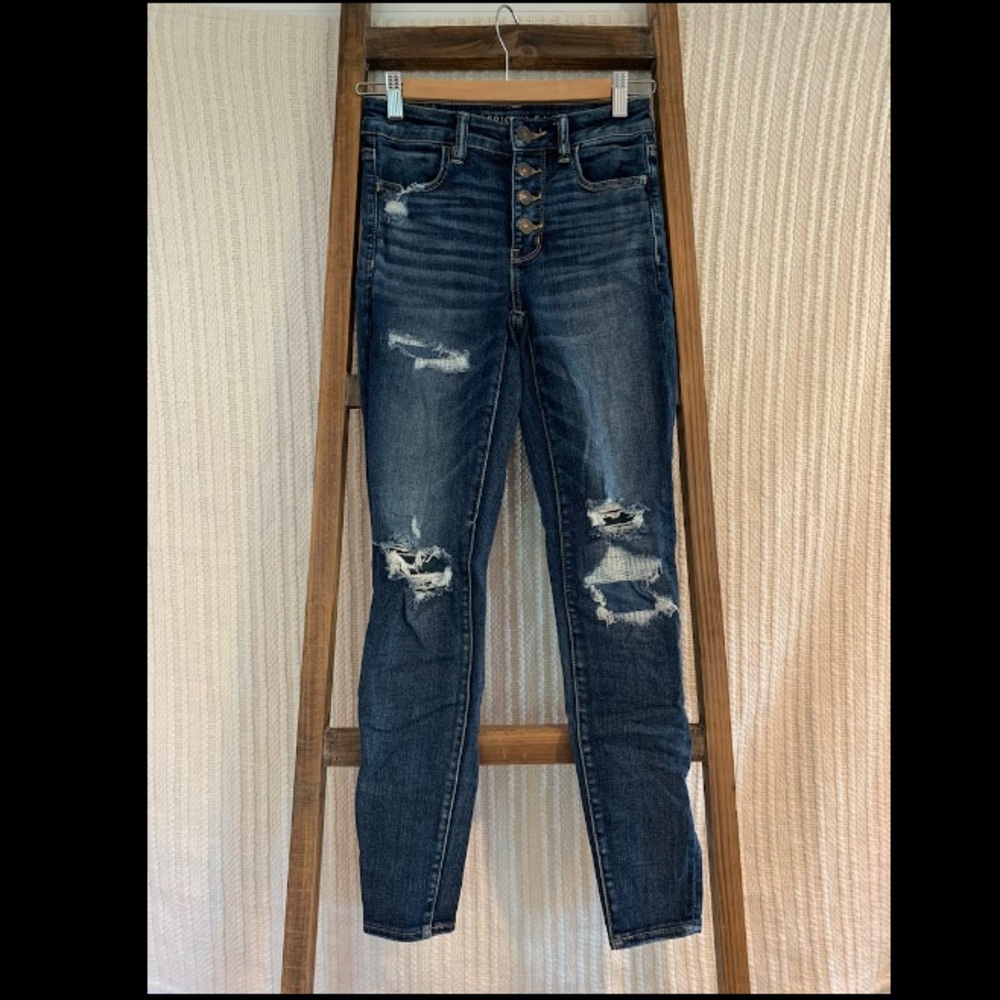 American Eagle high-waisted distressed blue skinny jeans women’s size 4